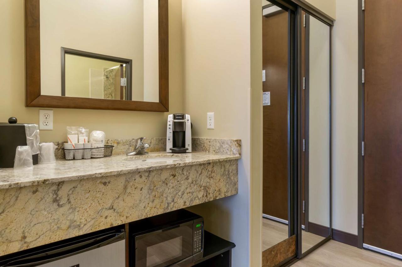 Western Inn&suites Hotel